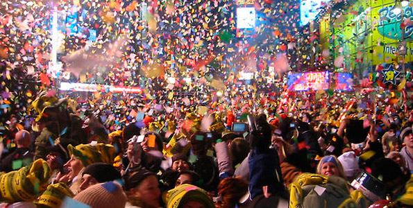 Участники празднования Нового Года на Таймс-сквер оставили после себя горы мусора.