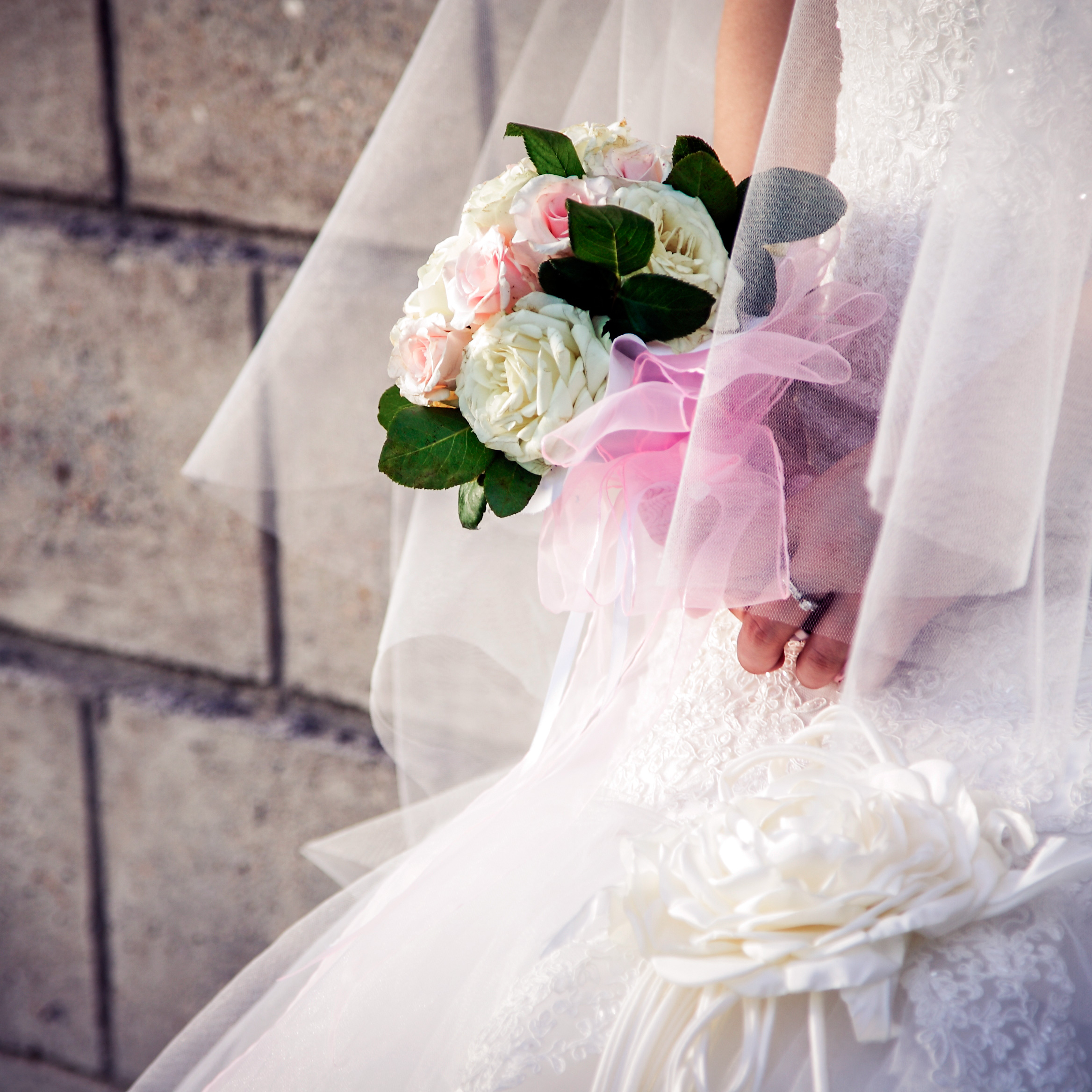 свадебное фото без лиц жениха и невесты